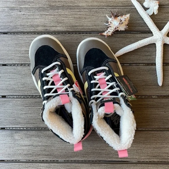 🌴🔆VANS- ALL WEATHER HIKING BOOTS🔆🌴 - Picture 11 of 13